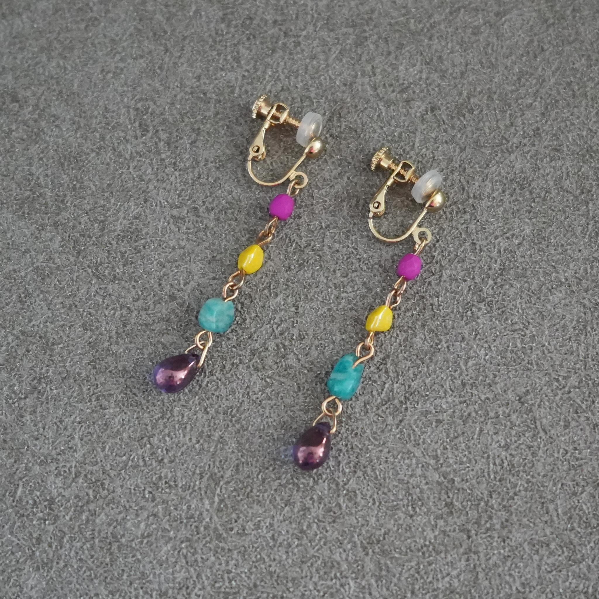 【チェコ/ガラスビーズ】チェコに焦がれて/チェコビーズの色の魅力に浸る心躍るカラフル耳飾り1枚目の画像