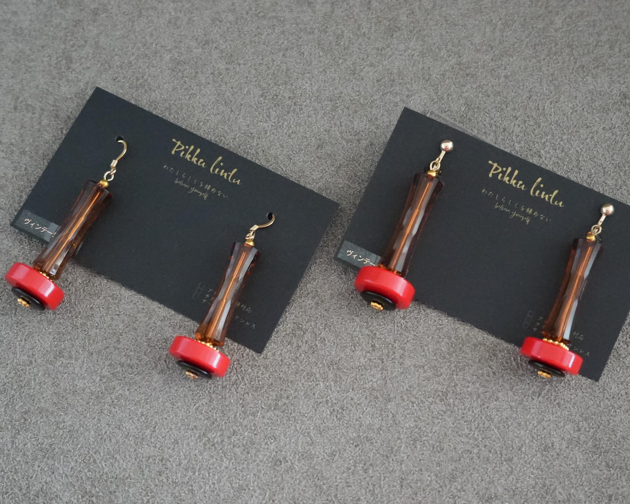 【背徳色のバベル】ヴィンテージトーテムビーズの大人クールな耳飾り1枚目の画像